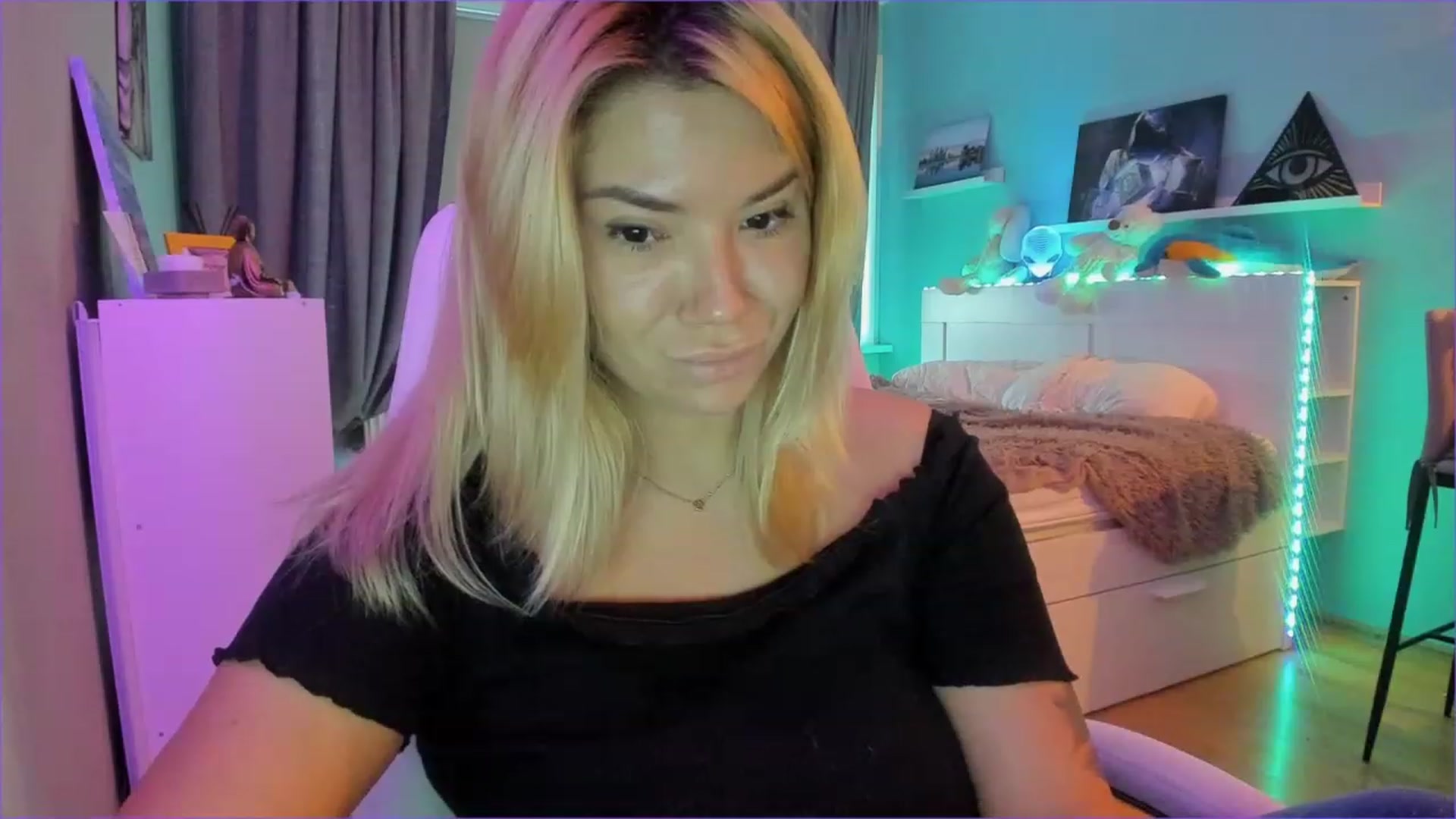 Gallery image thumbnail from NickyBlein's myfreecams stream on, 12/26/2022, 09:53 image 16 of 20