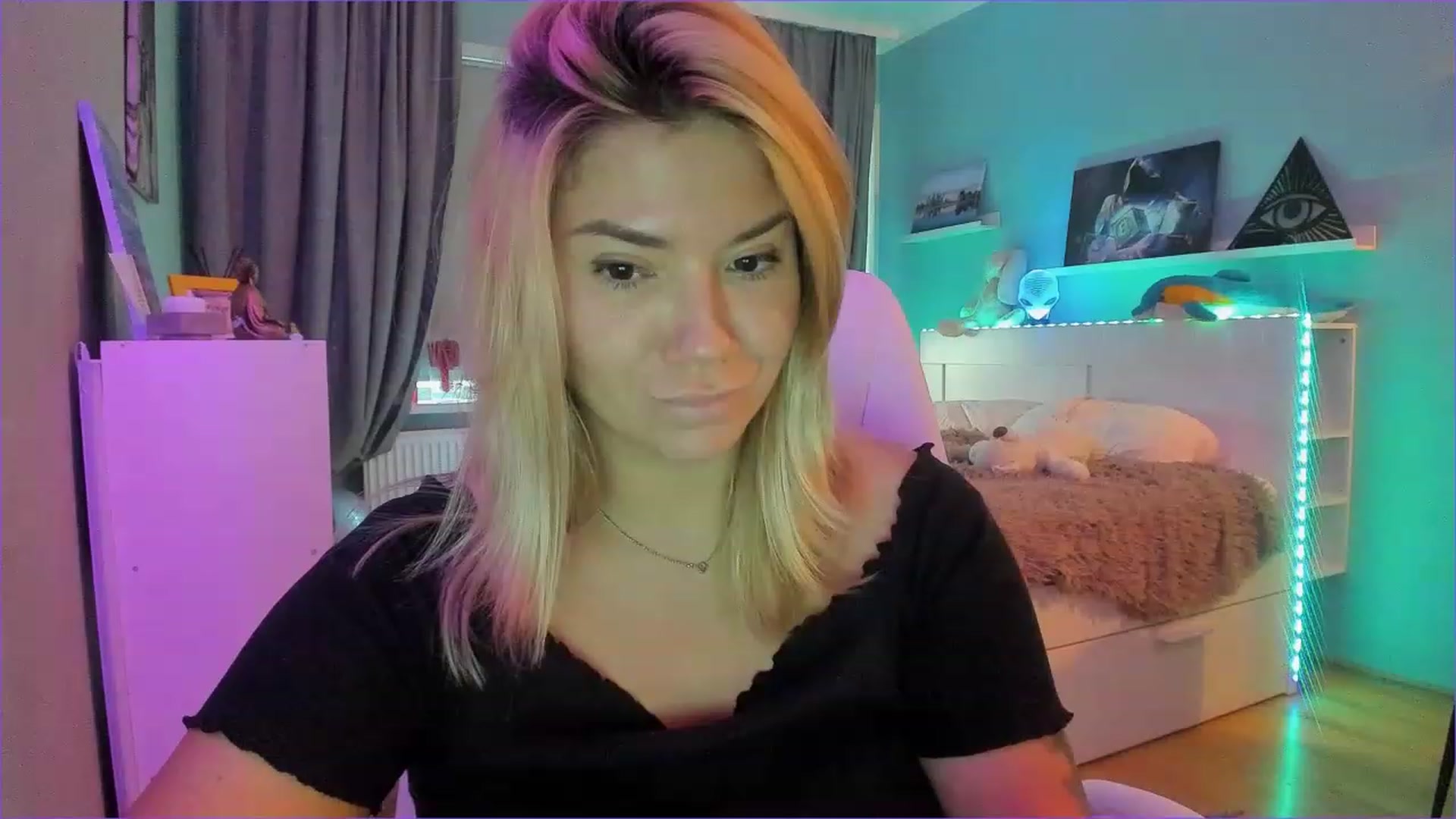 Gallery image thumbnail from NickyBlein's myfreecams stream on, 12/26/2022, 11:46 image 19 of 20