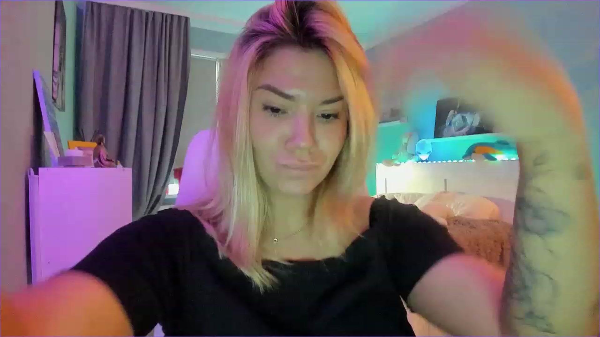 Gallery image thumbnail from NickyBlein's myfreecams stream on, 12/26/2022, 11:46 image 10 of 20