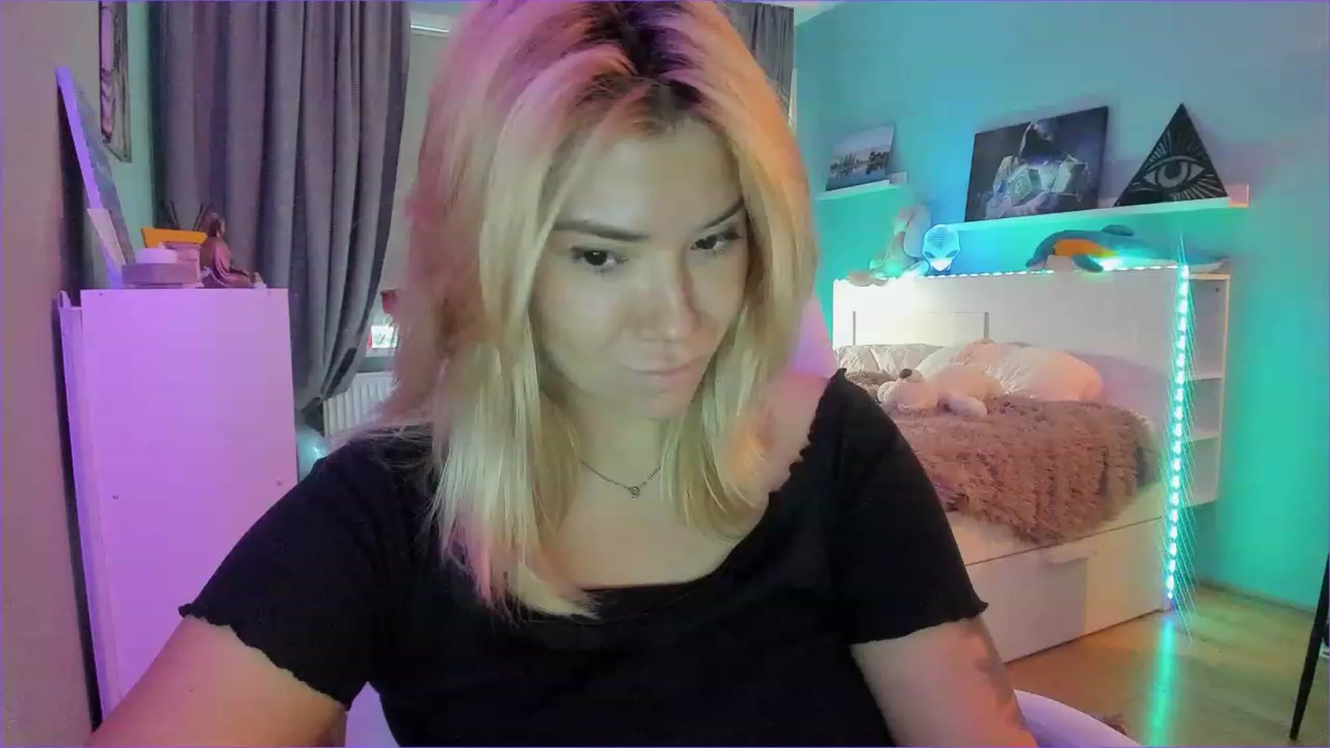 Gallery image thumbnail from NickyBlein's myfreecams stream on, 12/26/2022, 11:46 image 9 of 20