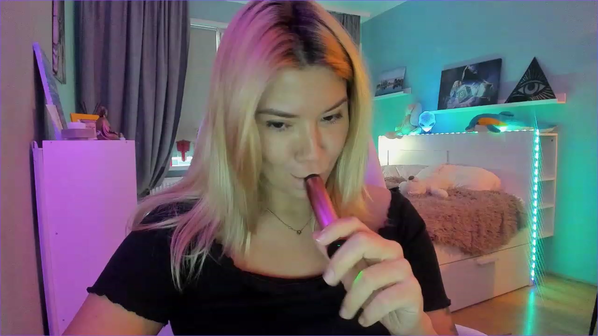 Gallery image thumbnail from NickyBlein's myfreecams stream on, 12/26/2022, 11:46 image 16 of 20