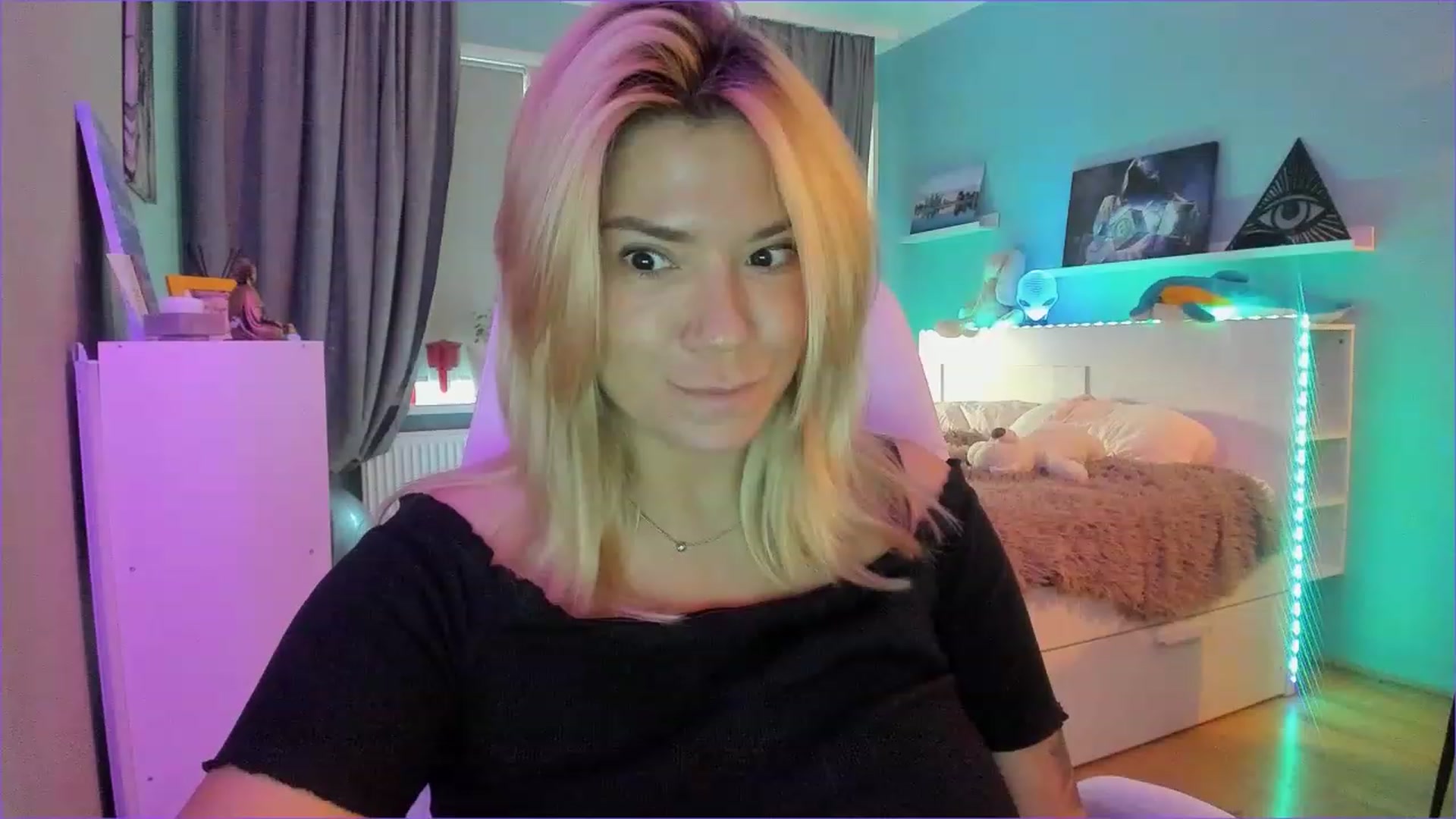 Gallery image thumbnail from NickyBlein's myfreecams stream on, 12/26/2022, 11:46 image 12 of 20