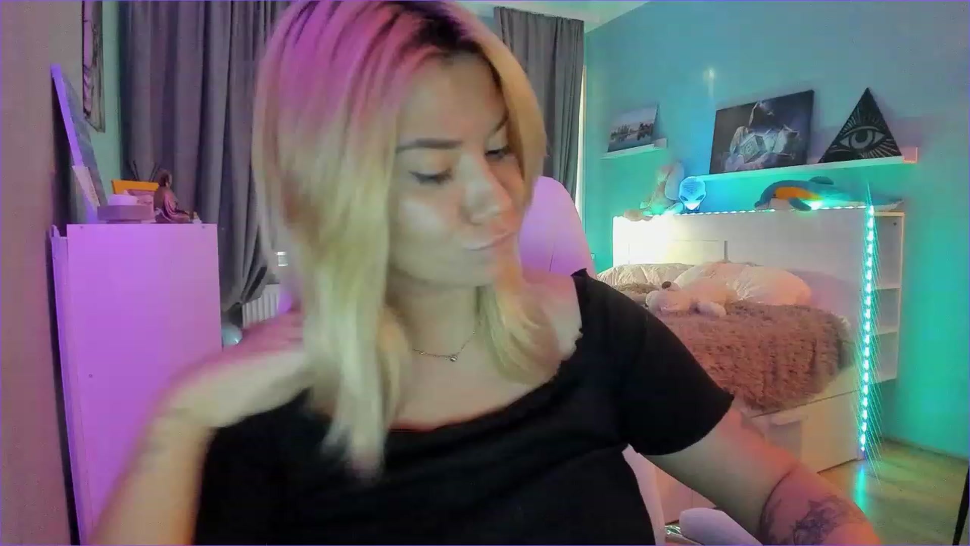Gallery image thumbnail from NickyBlein's myfreecams stream on, 12/26/2022, 11:46 image 15 of 20