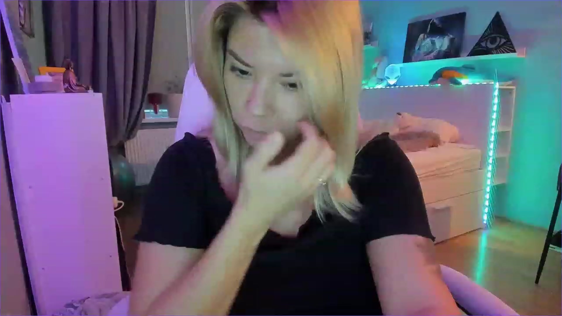 Gallery image thumbnail from NickyBlein's myfreecams stream on, 12/26/2022, 13:05 image 16 of 20