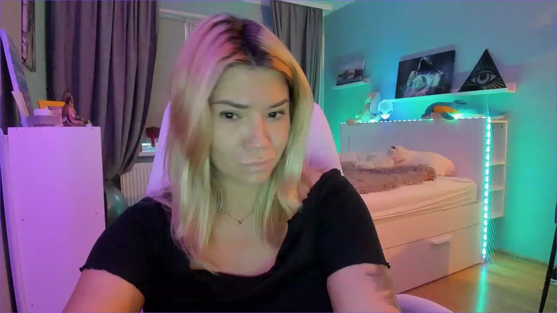 Gallery image thumbnail from NickyBlein's myfreecams stream on, 12/26/2022, 13:05 image 4 of 20