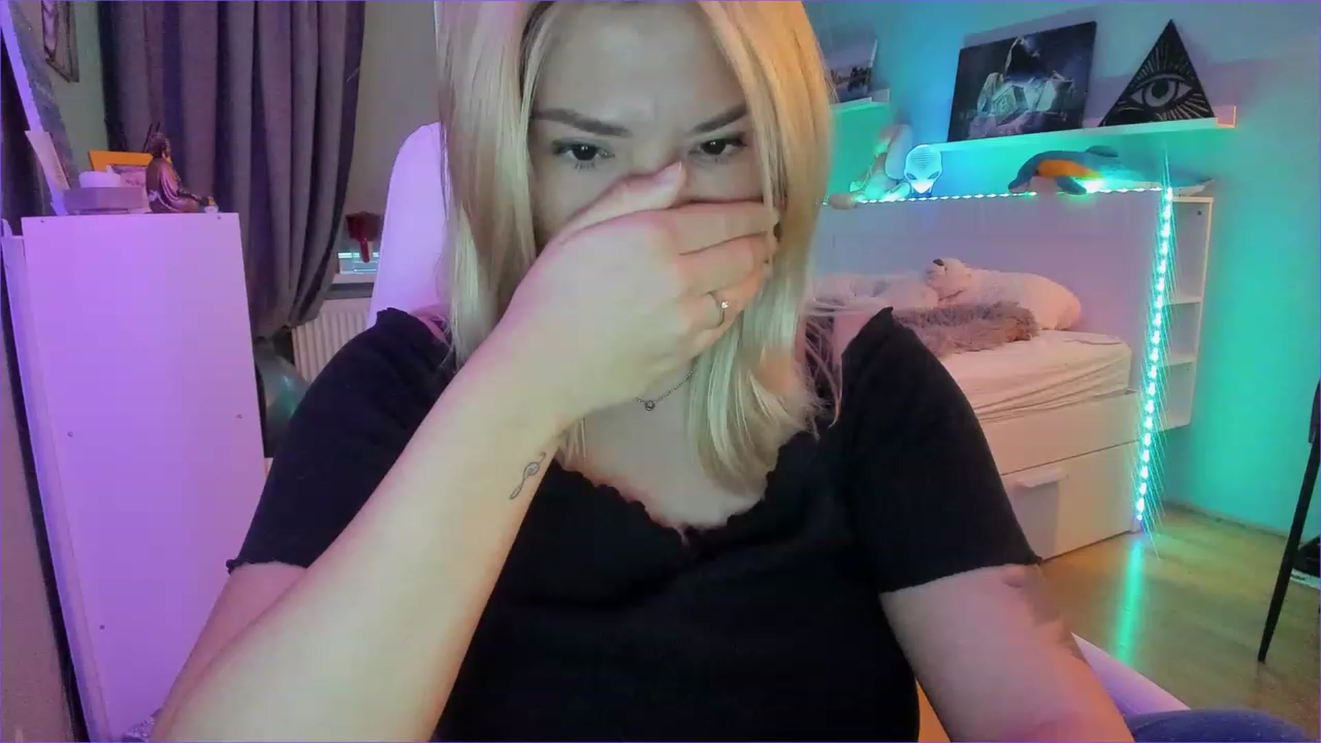Gallery image thumbnail from NickyBlein's myfreecams stream on, 12/26/2022, 13:05 image 14 of 20