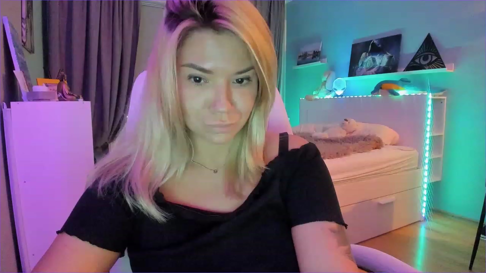 Gallery image thumbnail from NickyBlein's myfreecams stream on, 12/26/2022, 13:05 image 9 of 20