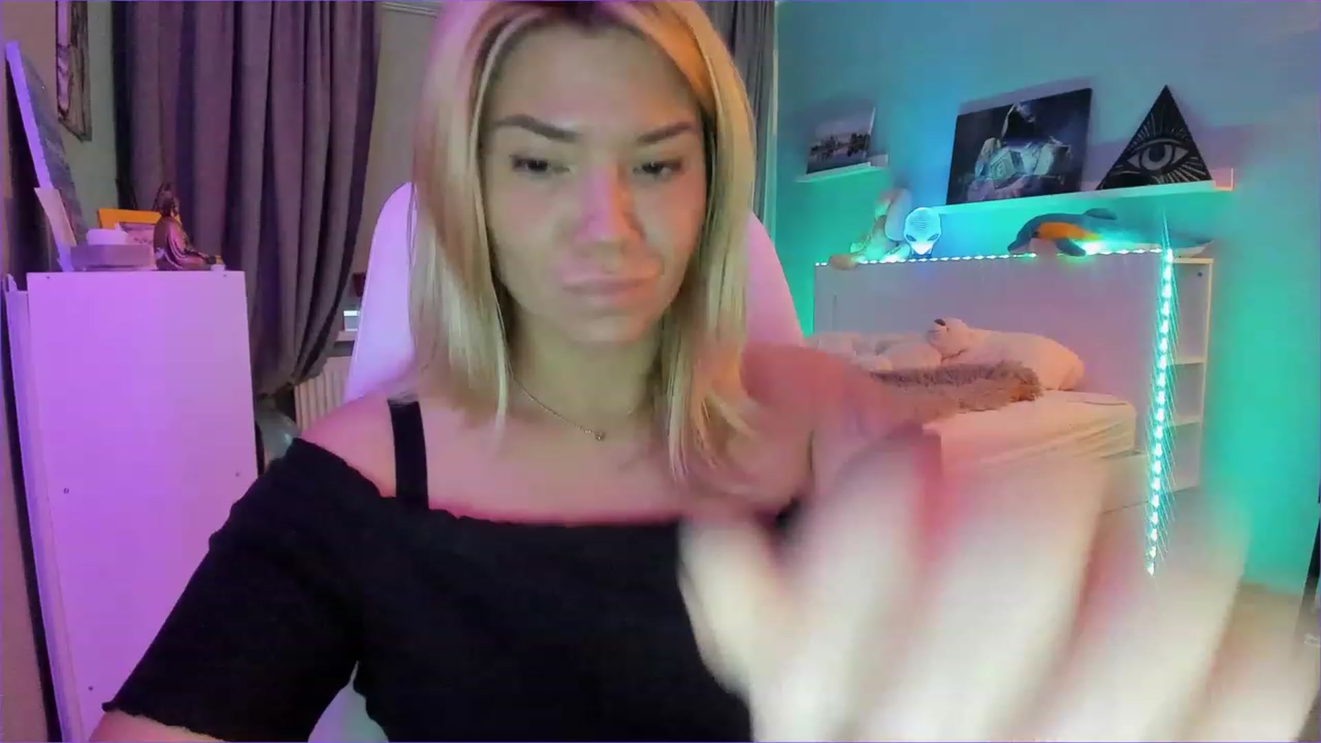 Gallery image thumbnail from NickyBlein's myfreecams stream on, 12/26/2022, 13:05 image 11 of 20