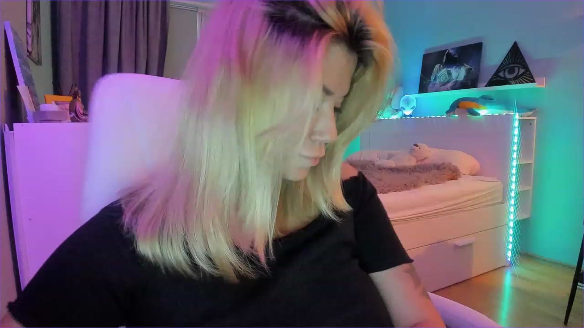 Gallery image thumbnail from NickyBlein's myfreecams stream on, 12/26/2022, 13:05 image 8 of 20