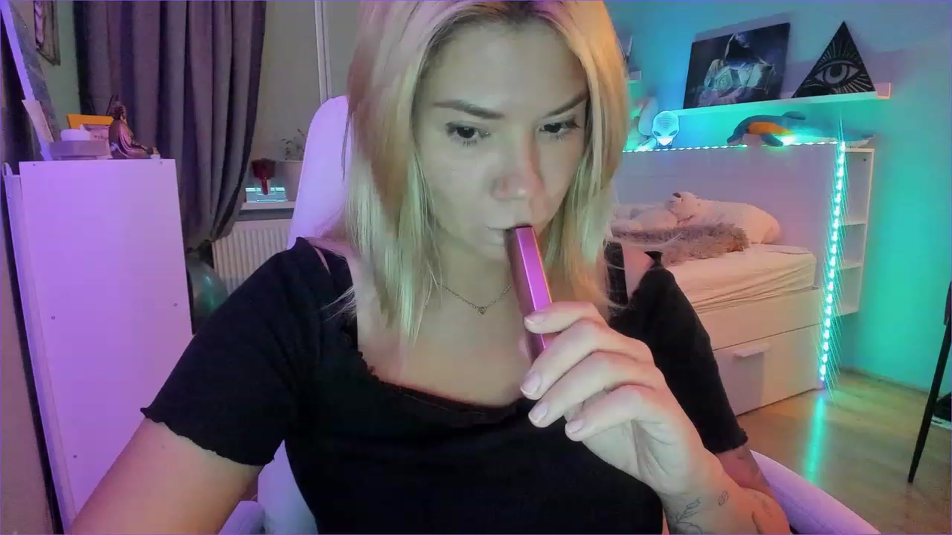 Gallery image thumbnail from NickyBlein's myfreecams stream on, 12/26/2022, 13:05 image 15 of 20