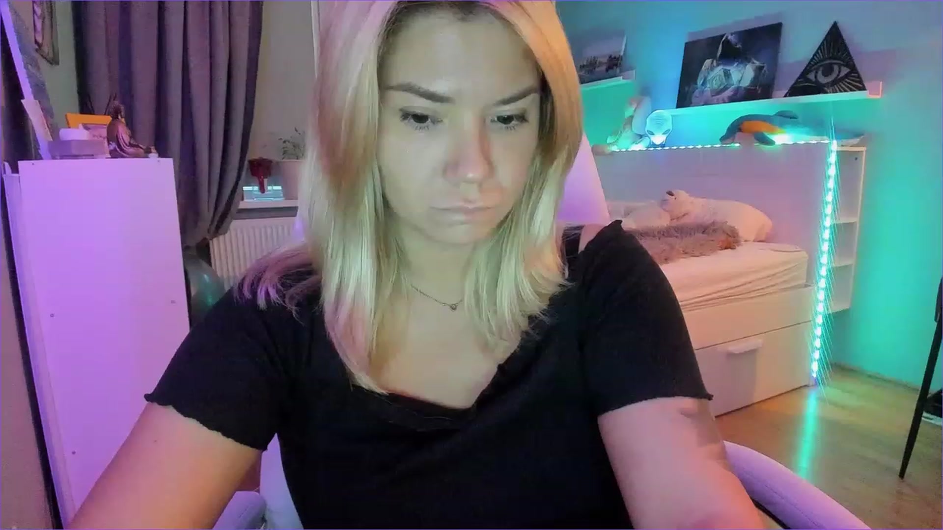 Gallery image thumbnail from NickyBlein's myfreecams stream on, 12/26/2022, 13:05 image 17 of 20