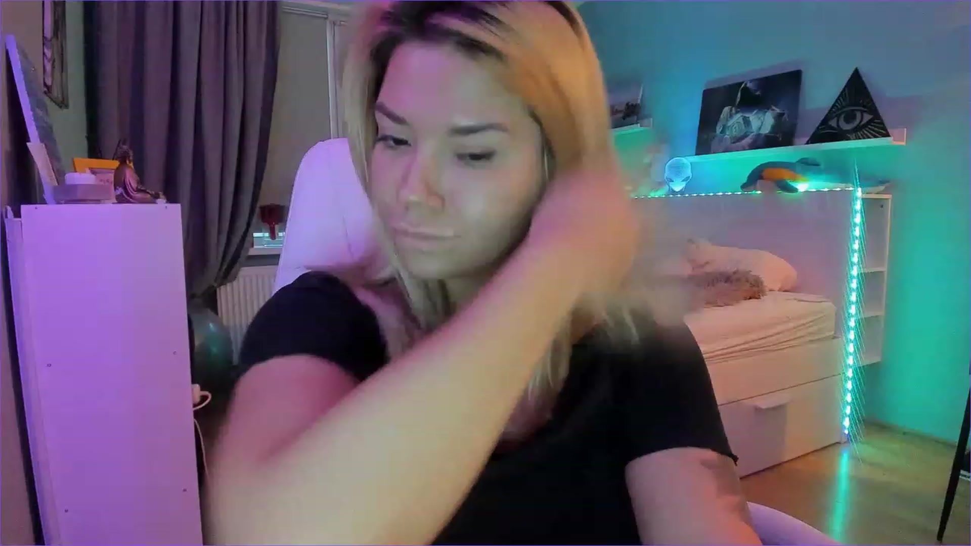 Gallery image thumbnail from NickyBlein's myfreecams stream on, 12/26/2022, 13:05 image 10 of 20