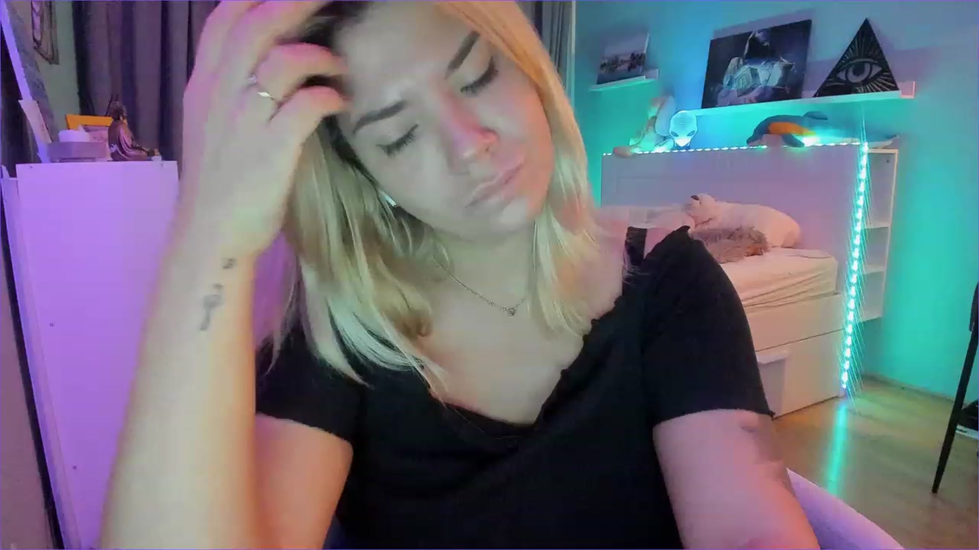 Gallery image thumbnail from NickyBlein's myfreecams stream on, 12/26/2022, 13:05 image 18 of 20