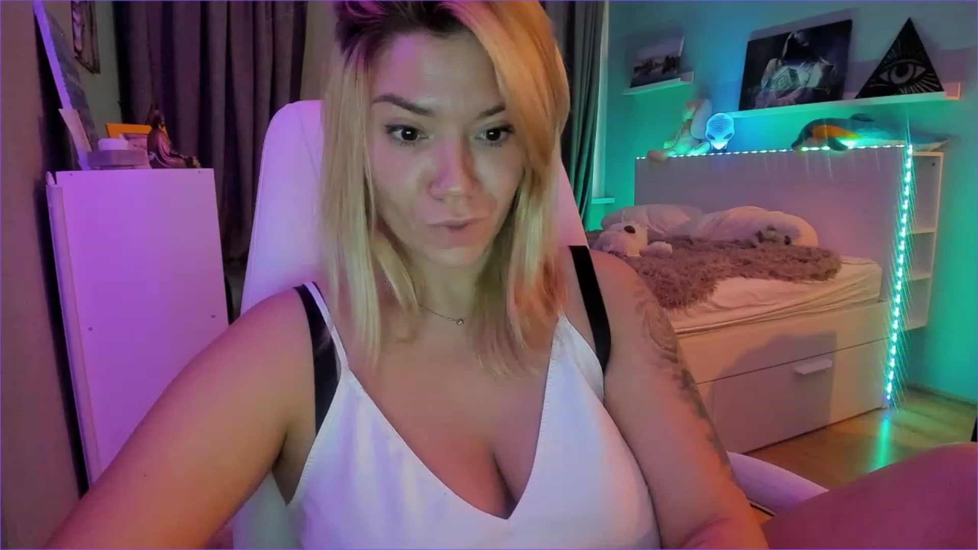 Gallery image thumbnail from NickyBlein's myfreecams stream on, 12/27/2022, 12:21 image 7 of 20