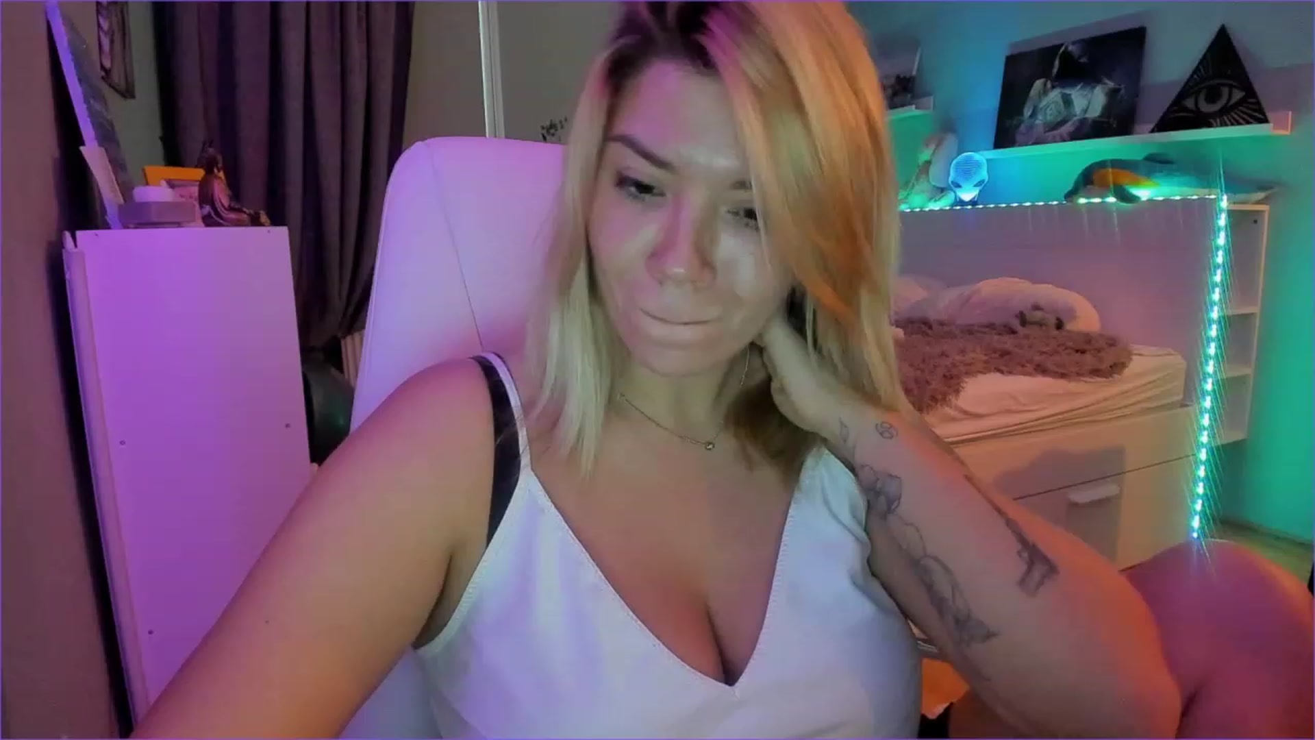 Gallery image thumbnail from NickyBlein's myfreecams stream on, 12/27/2022, 12:21 image 4 of 20