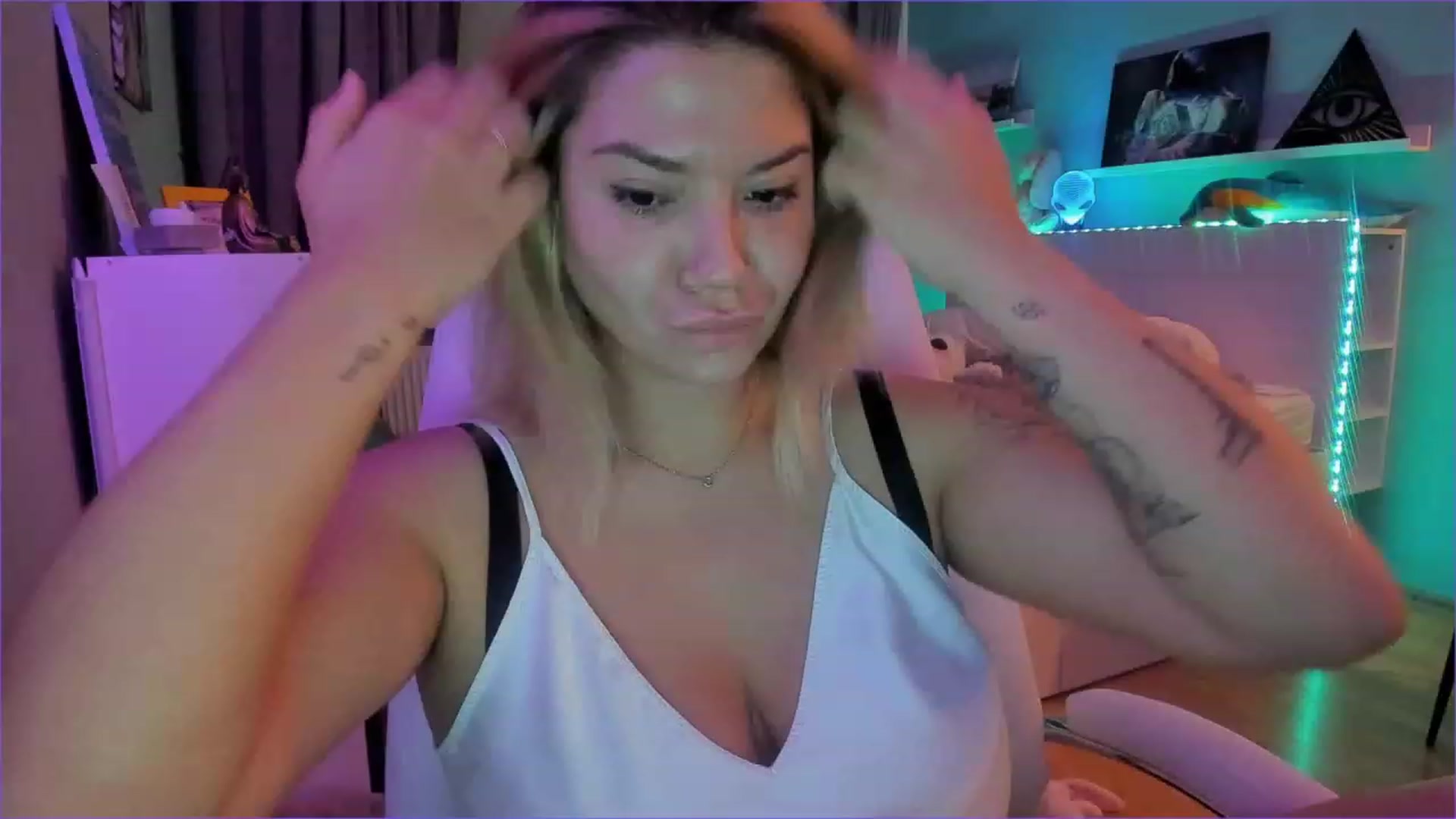 Gallery image thumbnail from NickyBlein's myfreecams stream on, 12/27/2022, 12:21 image 2 of 20