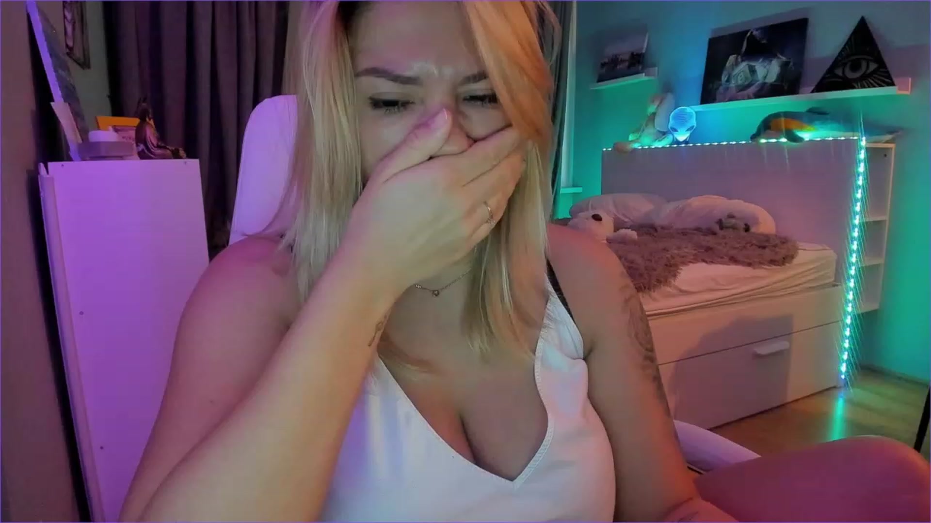 Gallery image thumbnail from NickyBlein's myfreecams stream on, 12/27/2022, 12:21 image 10 of 20