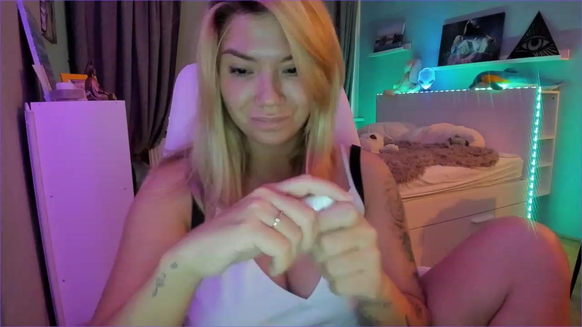 Gallery image thumbnail from NickyBlein's myfreecams stream on, 12/27/2022, 12:21 image 11 of 20