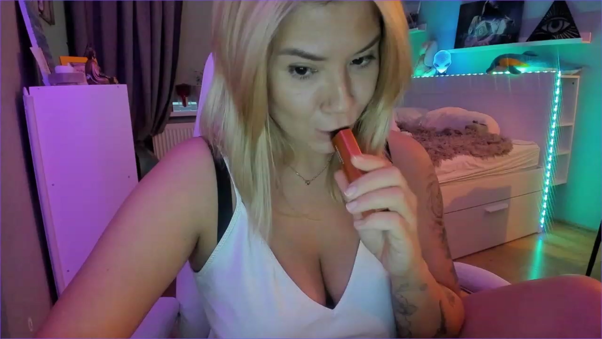 Gallery image thumbnail from NickyBlein's myfreecams stream on, 12/27/2022, 13:24 image 7 of 20