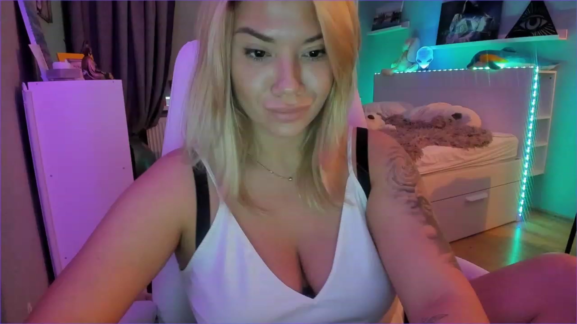 Gallery image thumbnail from NickyBlein's myfreecams stream on, 12/27/2022, 13:24 image 4 of 20