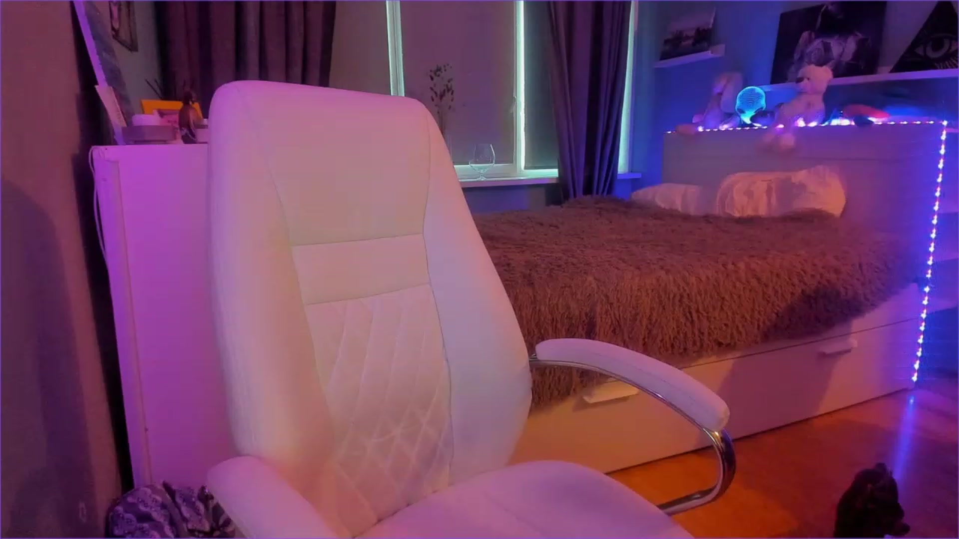 Gallery image thumbnail from NickyBlein's myfreecams stream on, 12/29/2022, 08:49 image 18 of 20