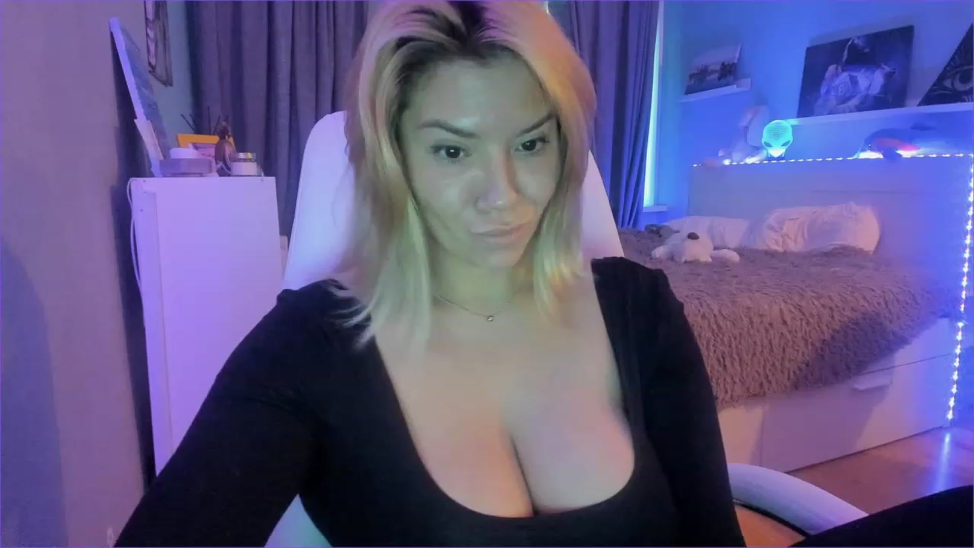 Gallery image thumbnail from NickyBlein's myfreecams stream on, 12/29/2022, 12:21 image 10 of 20