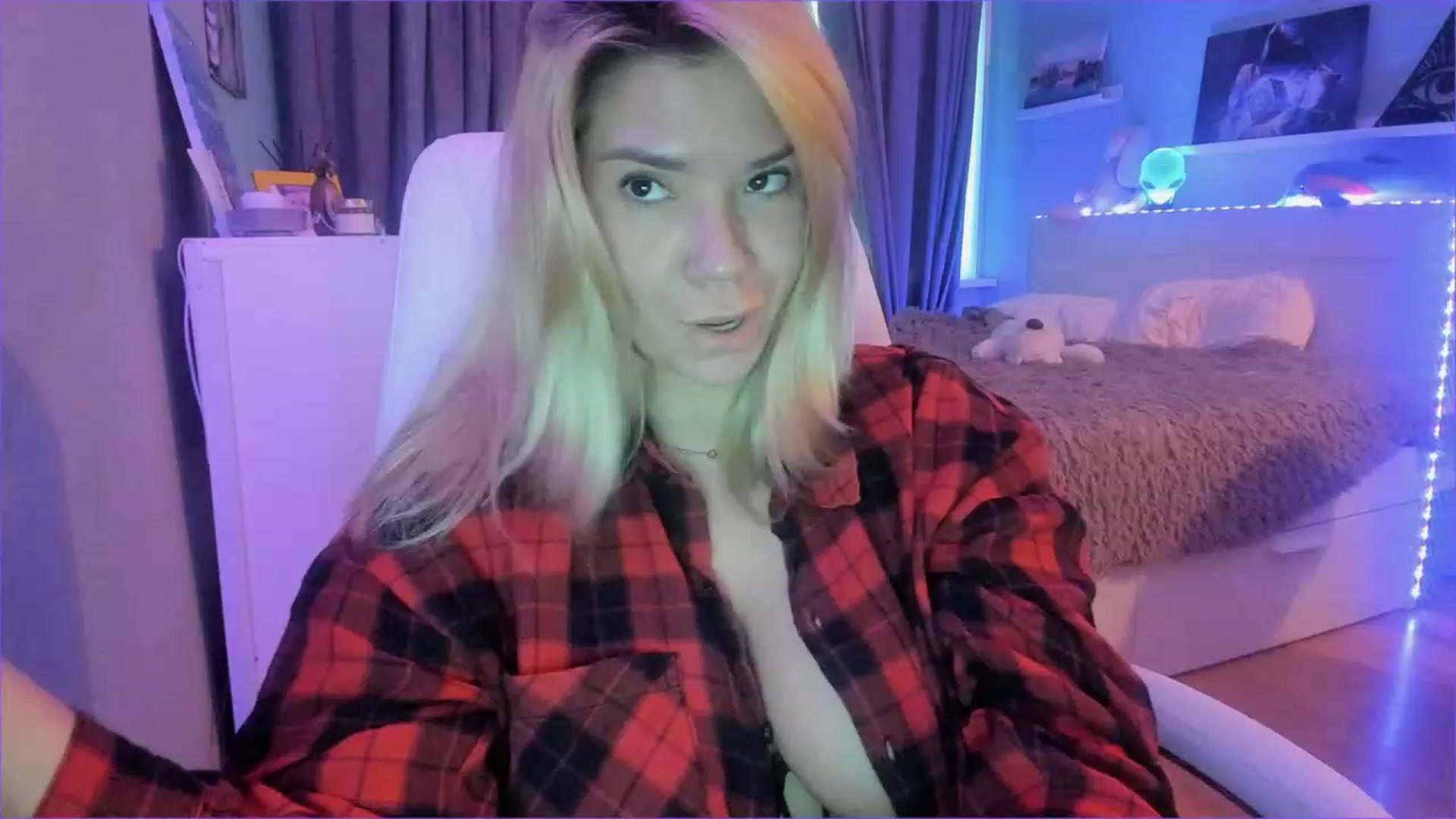 Gallery image thumbnail from NickyBlein's myfreecams stream on, 12/29/2022, 12:21 image 4 of 20