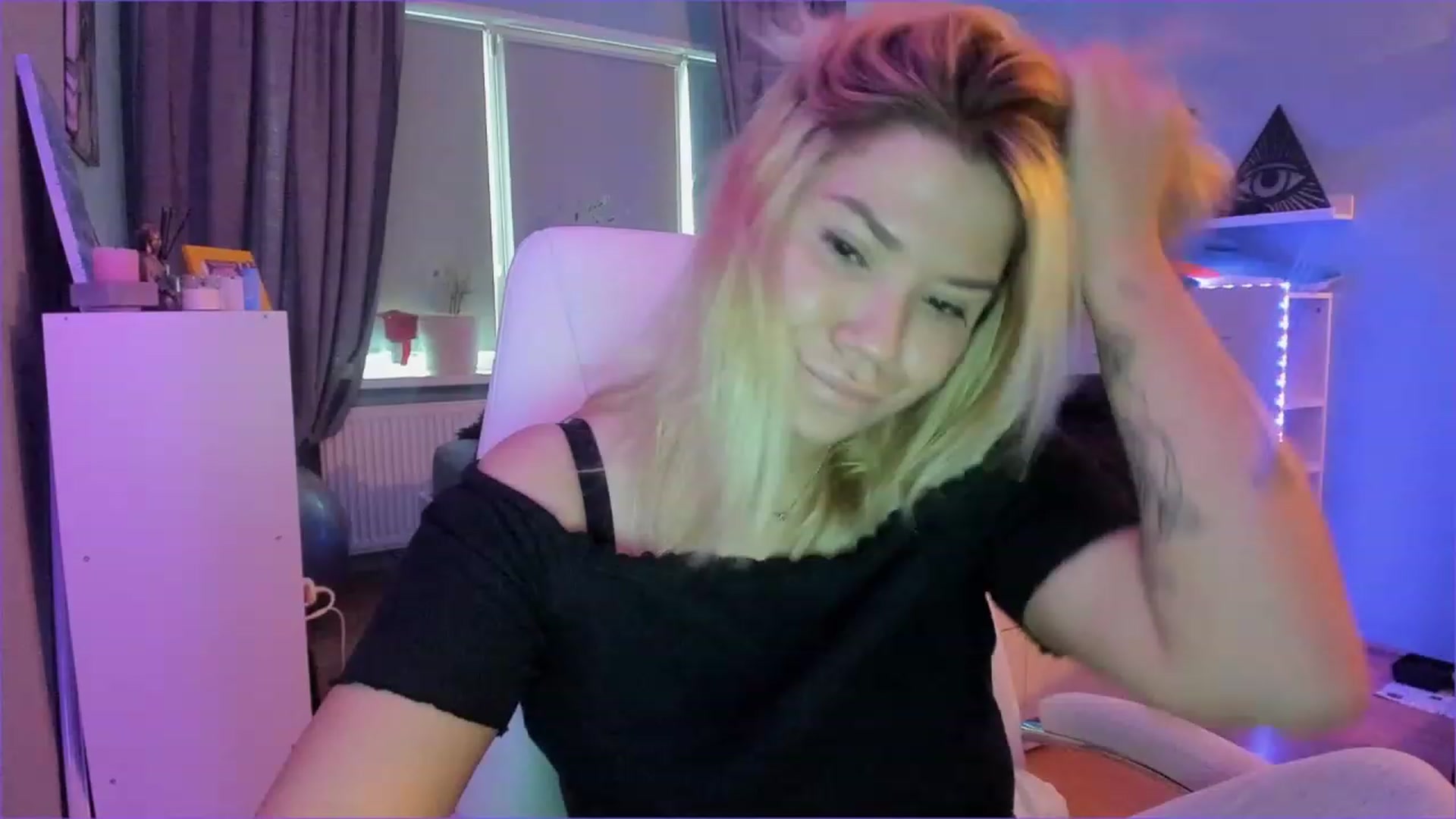 Gallery image thumbnail from NickyBlein's myfreecams stream on, 01/04/2023, 09:56 image 19 of 20