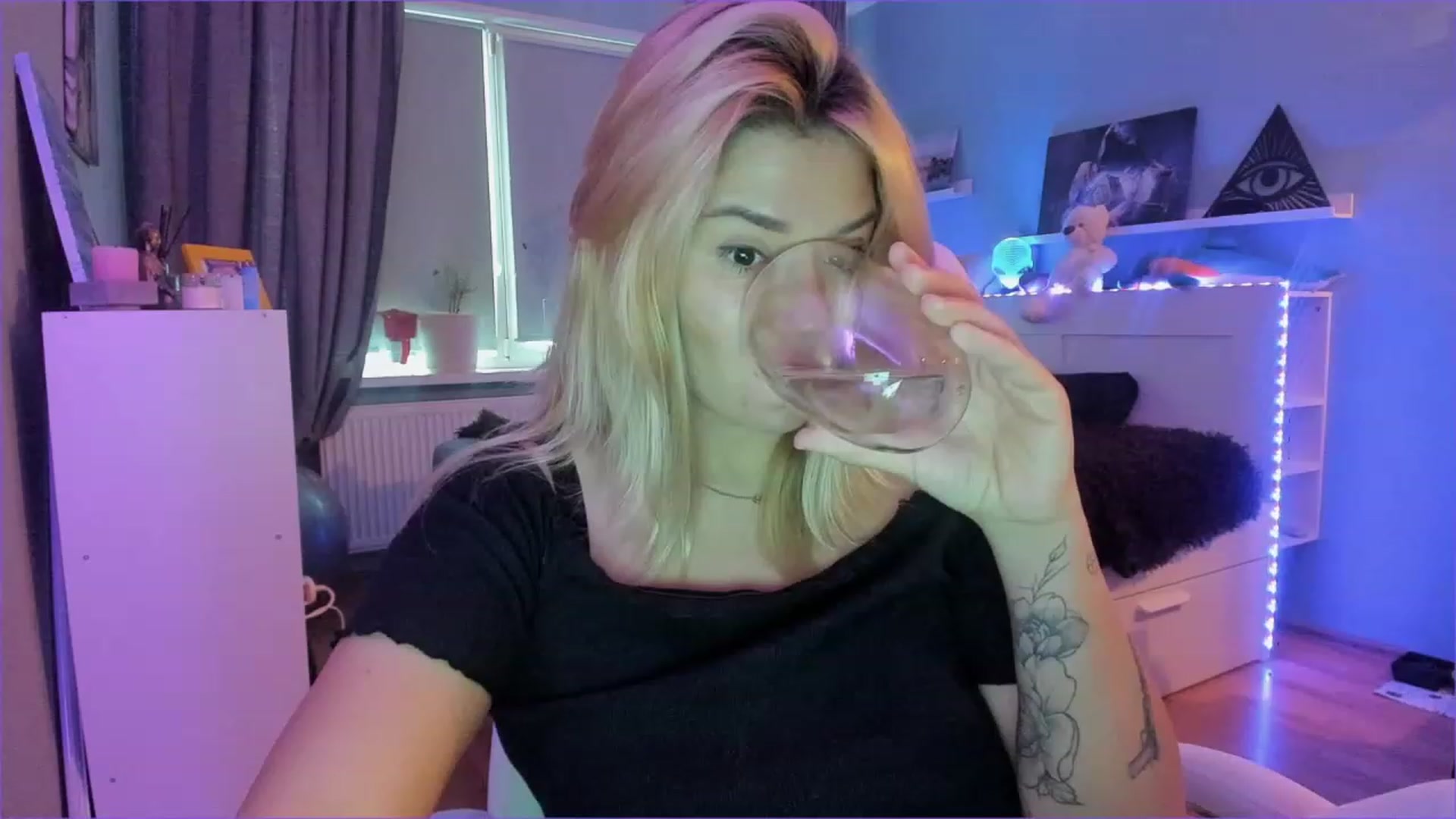 Gallery image thumbnail from NickyBlein's myfreecams stream on, 01/04/2023, 09:56 image 14 of 20