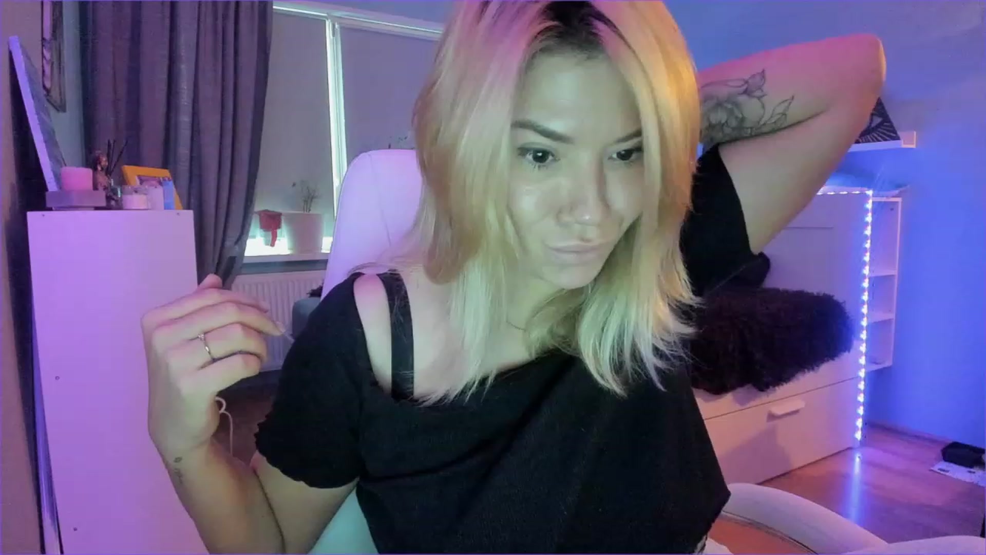 Gallery image thumbnail from NickyBlein's myfreecams stream on, 01/04/2023, 09:56 image 1 of 20