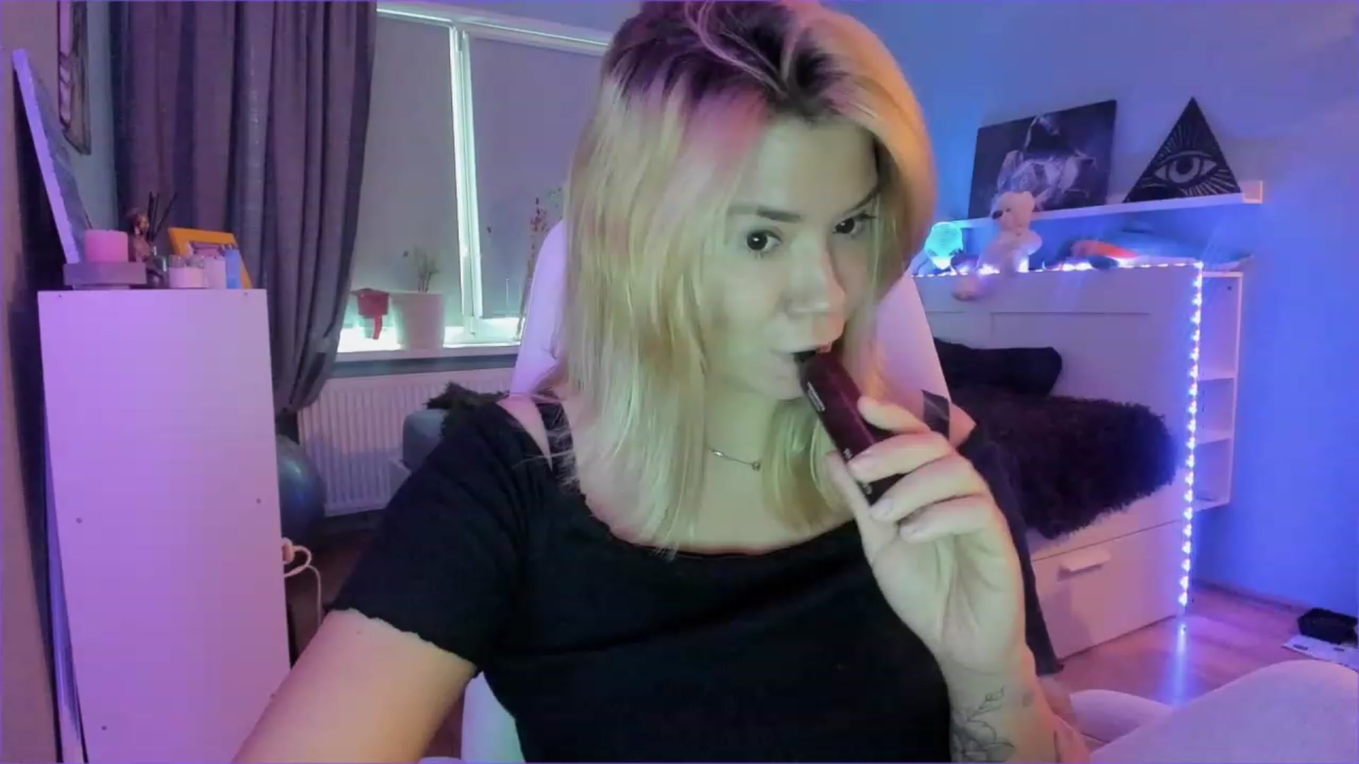 Gallery image thumbnail from NickyBlein's myfreecams stream on, 01/04/2023, 09:56 image 13 of 20