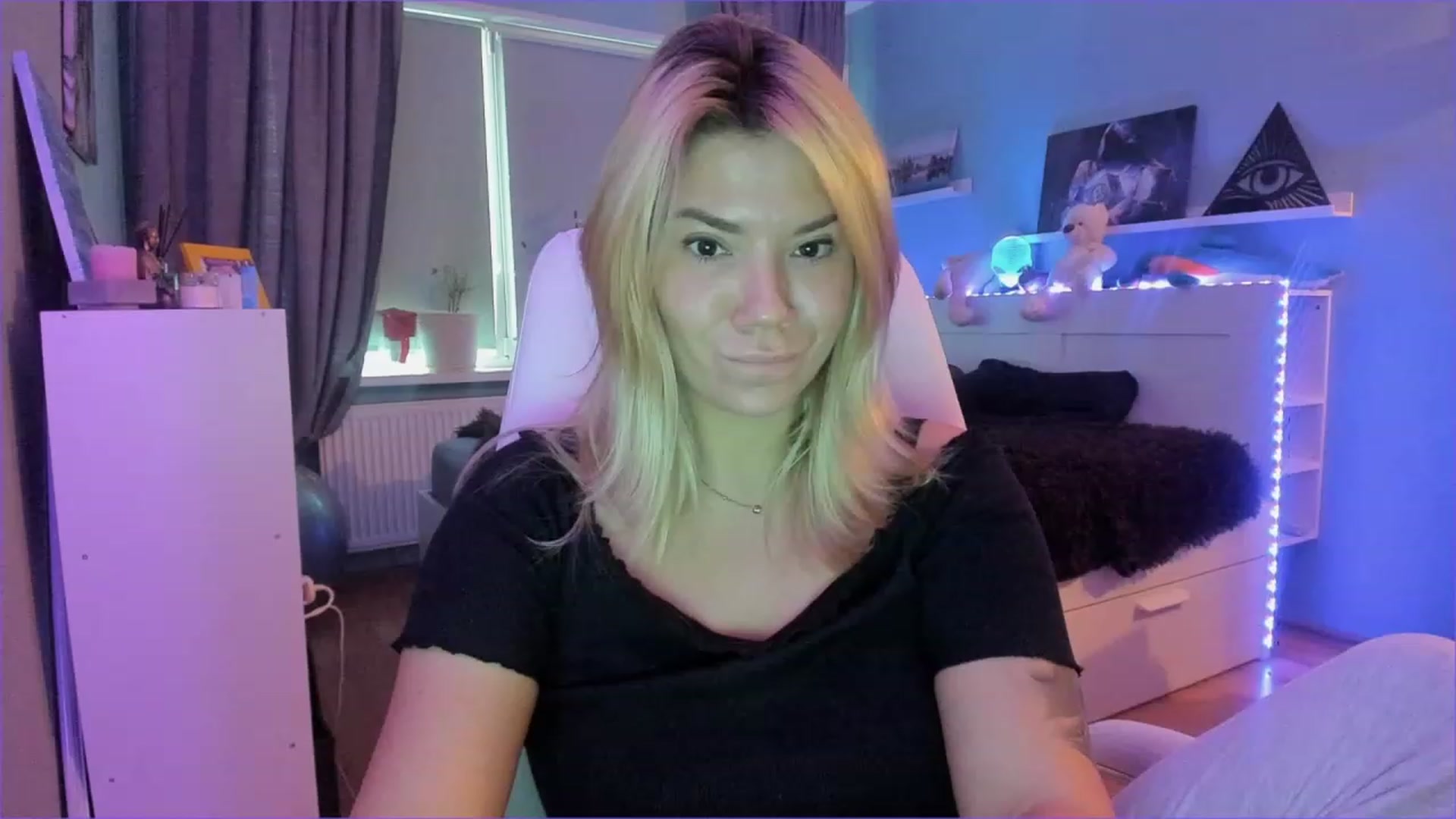 Gallery image thumbnail from NickyBlein's myfreecams stream on, 01/04/2023, 09:56 image 10 of 20