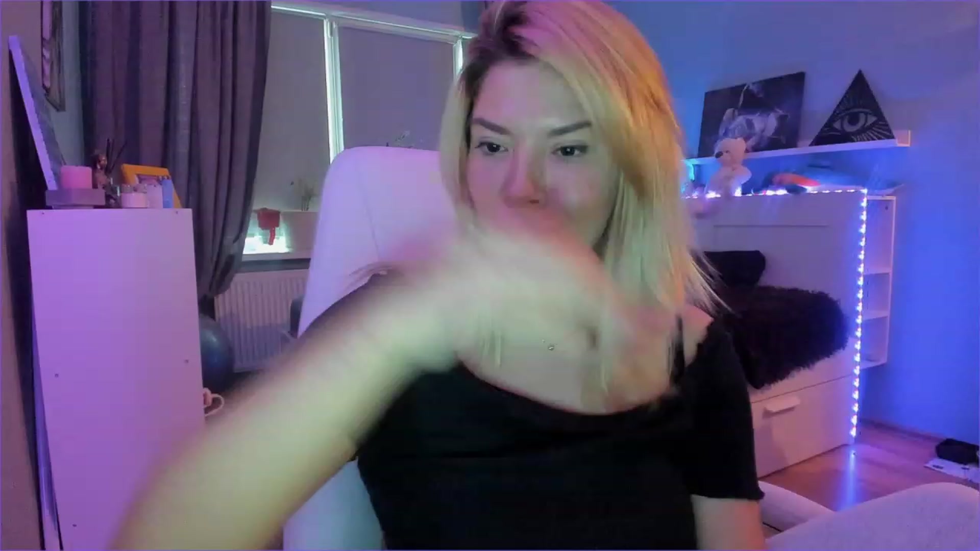 Gallery image thumbnail from NickyBlein's myfreecams stream on, 01/04/2023, 09:56 image 8 of 20