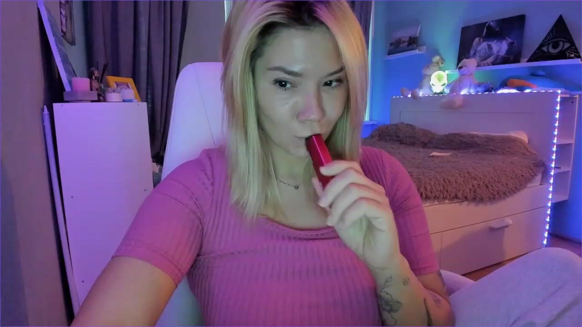 Gallery image thumbnail from NickyBlein's myfreecams stream on, 01/06/2023, 11:04 image 13 of 20