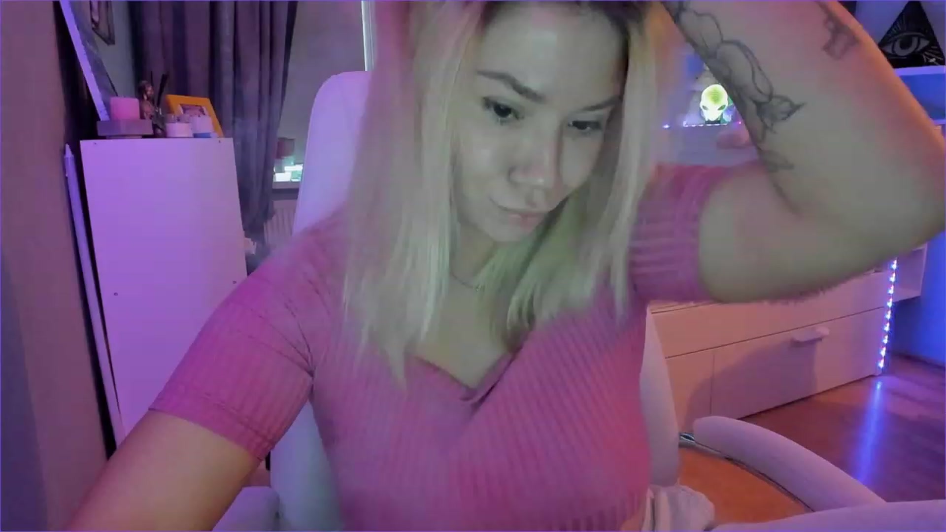 Gallery image thumbnail from NickyBlein's myfreecams stream on, 01/06/2023, 11:04 image 2 of 20
