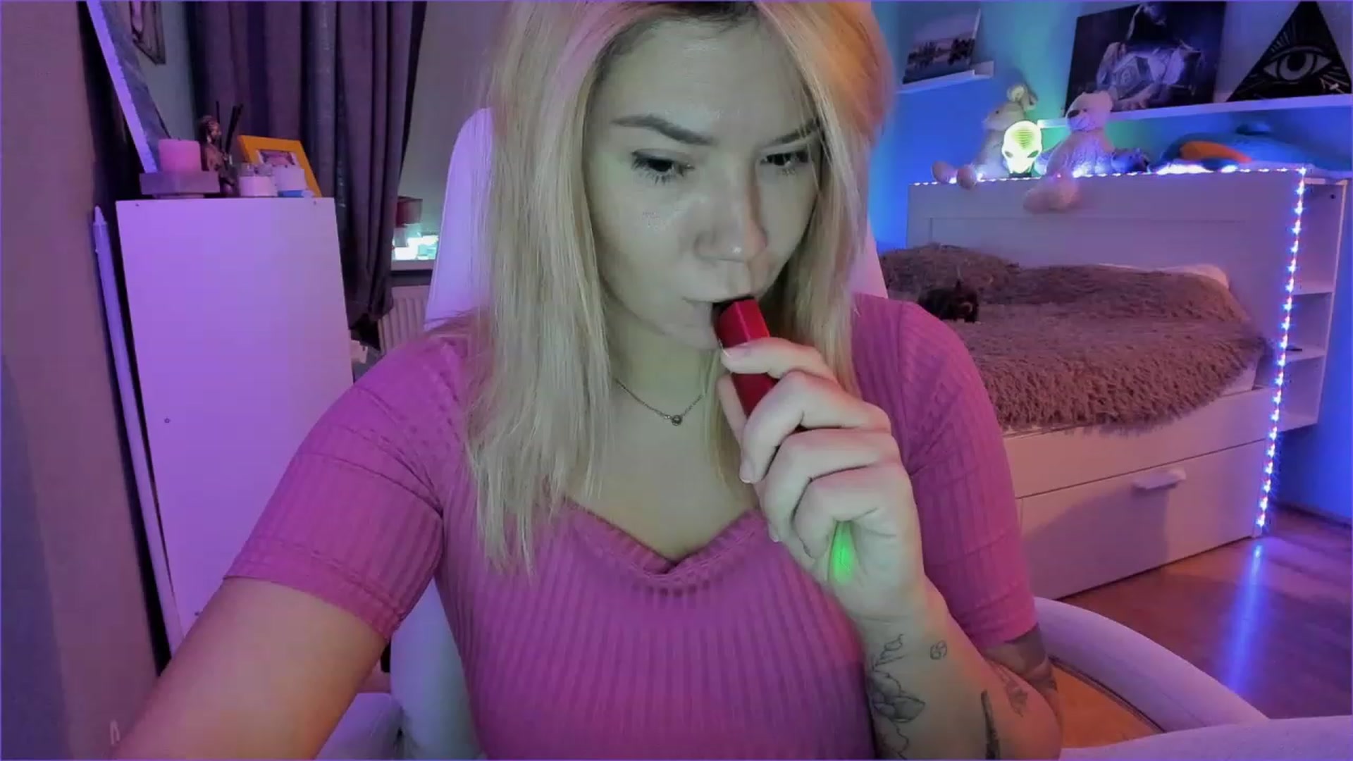 Gallery image thumbnail from NickyBlein's myfreecams stream on, 01/06/2023, 11:04 image 1 of 20