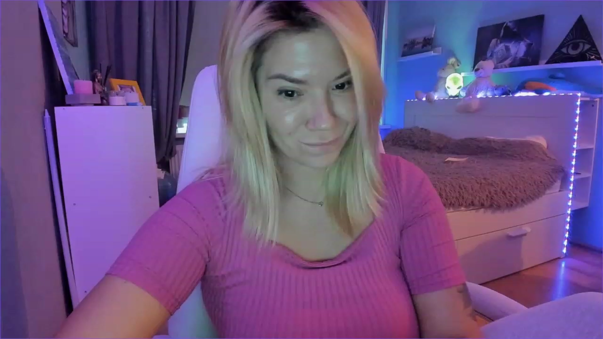 Gallery image thumbnail from NickyBlein's myfreecams stream on, 01/06/2023, 11:31 image 1 of 20