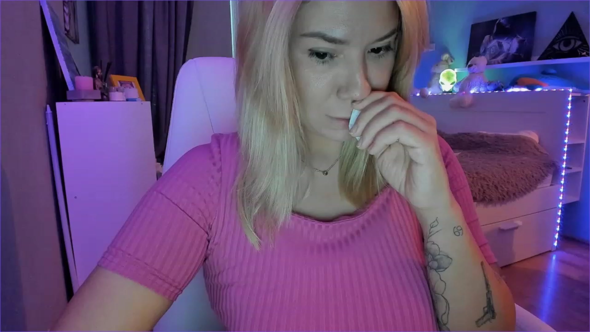 Gallery image thumbnail from NickyBlein's myfreecams stream on, 01/06/2023, 11:31 image 13 of 20