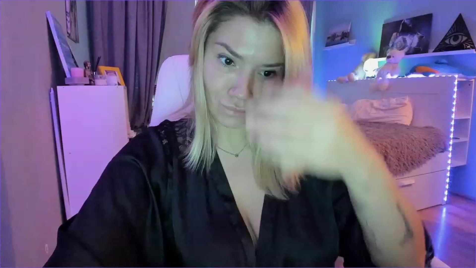 Gallery image thumbnail from NickyBlein's myfreecams stream on, 01/07/2023, 12:03 image 10 of 20