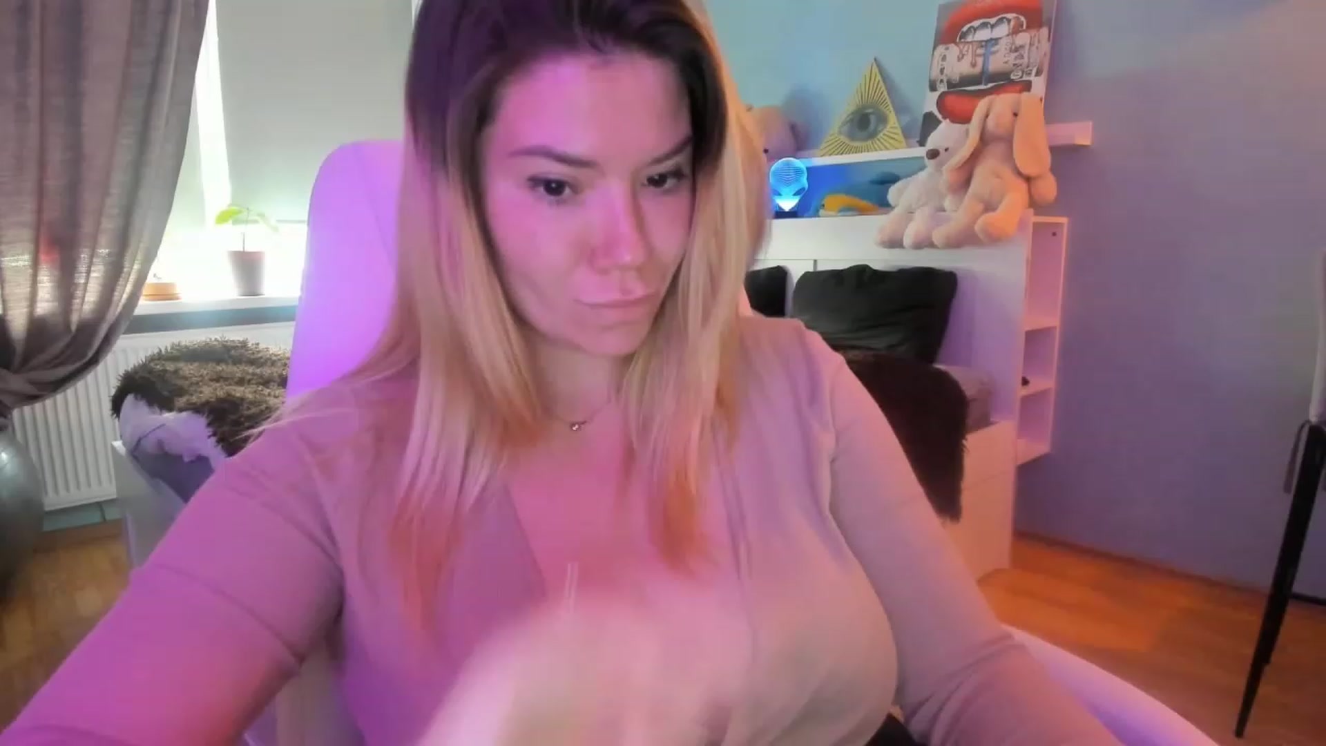 Gallery image thumbnail from NickyBlein's myfreecams stream on, 06/01/2023, 13:23 image 10 of 20