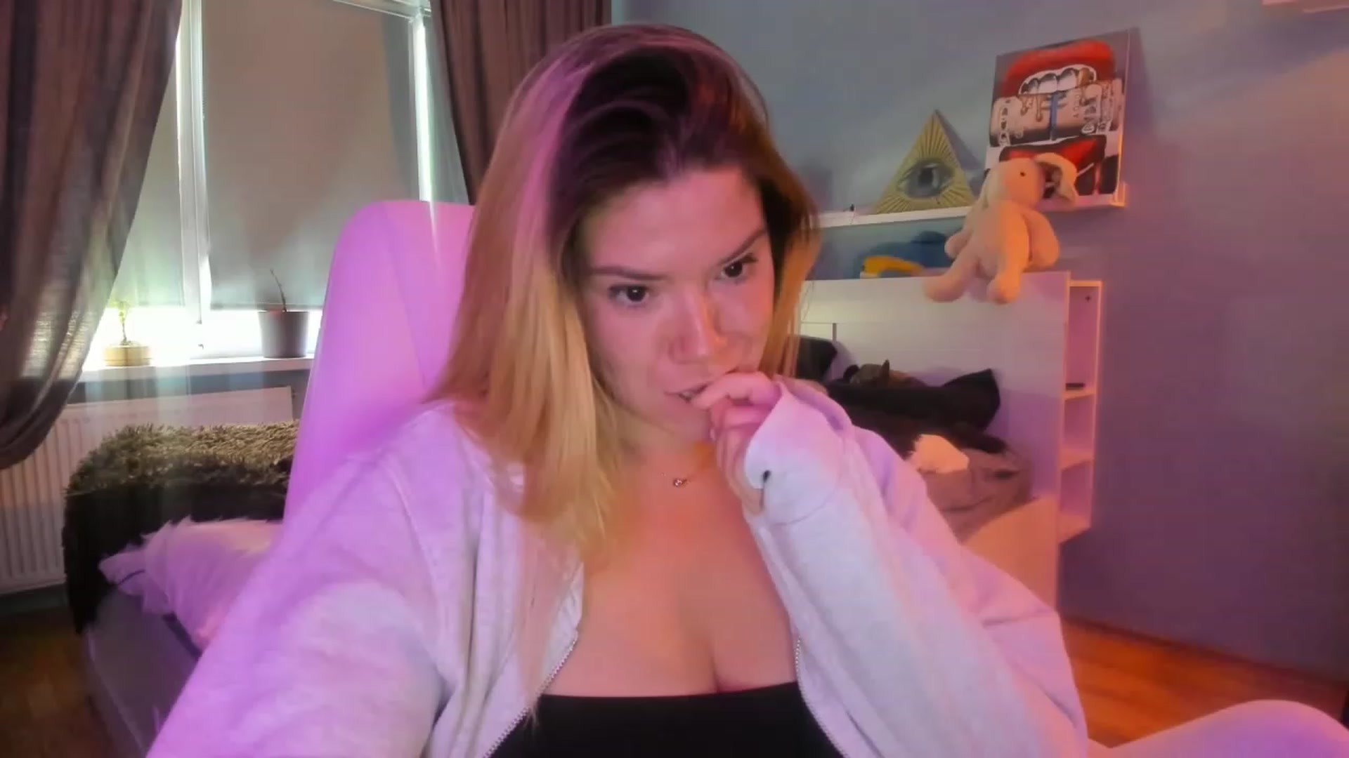 Gallery image thumbnail from NickyBlein's myfreecams stream on, 06/02/2023, 12:36 image 6 of 20