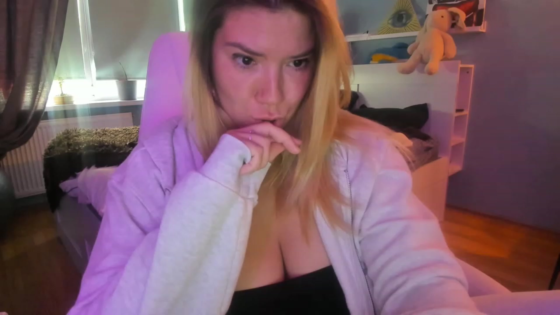 Gallery image thumbnail from NickyBlein's myfreecams stream on, 06/02/2023, 12:36 image 17 of 20