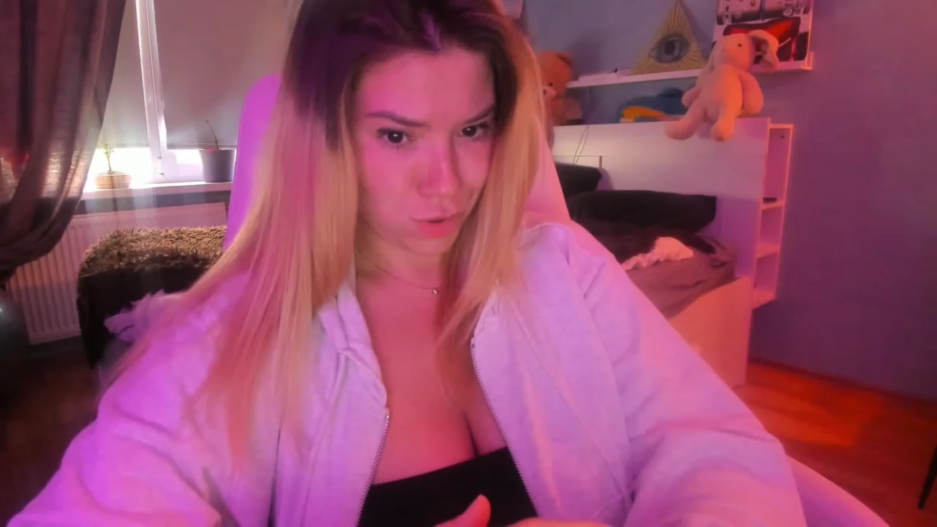 Gallery image thumbnail from NickyBlein's myfreecams stream on, 06/02/2023, 13:37 image 18 of 20