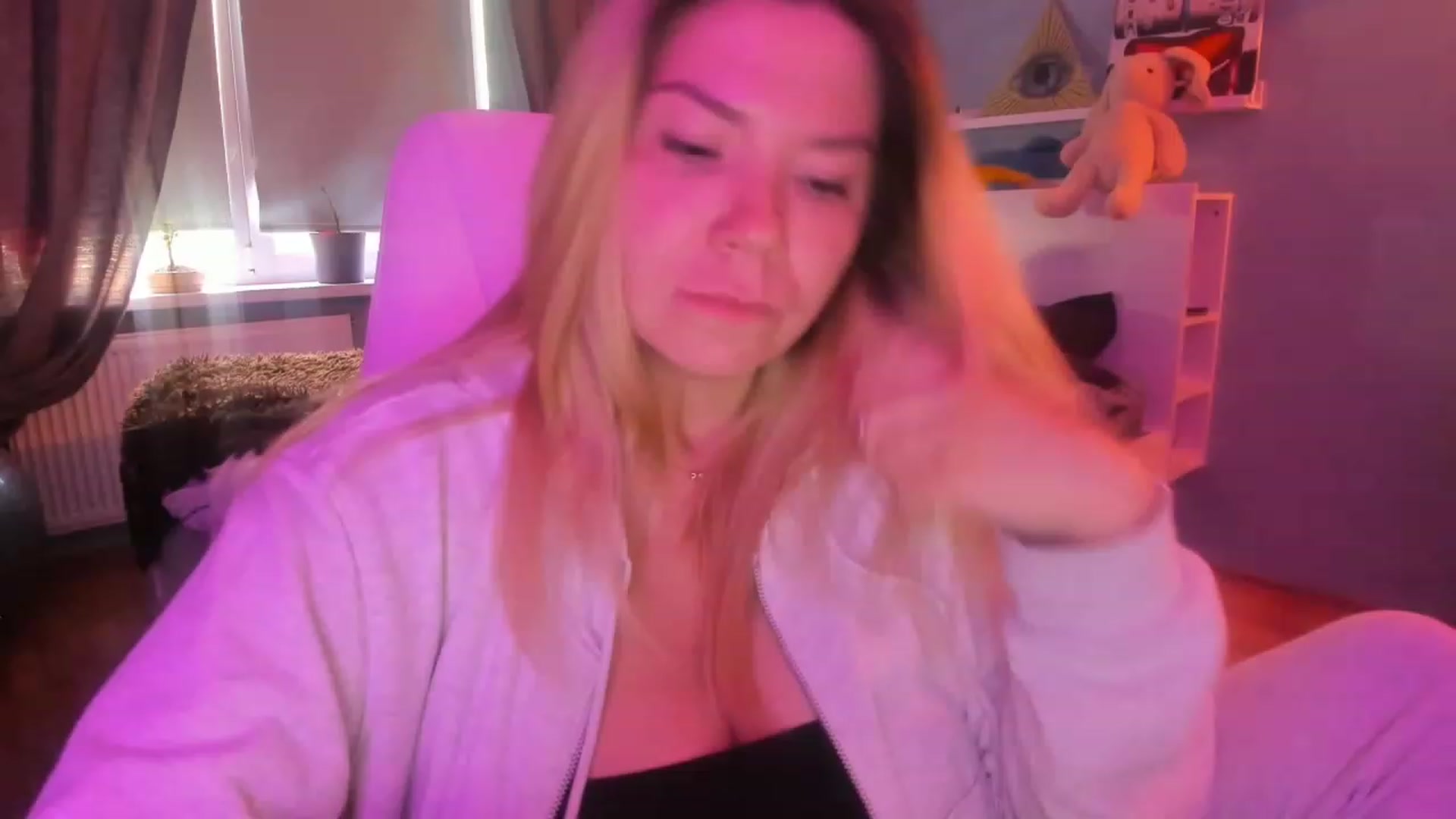 Gallery image thumbnail from NickyBlein's myfreecams stream on, 06/02/2023, 13:37 image 15 of 20