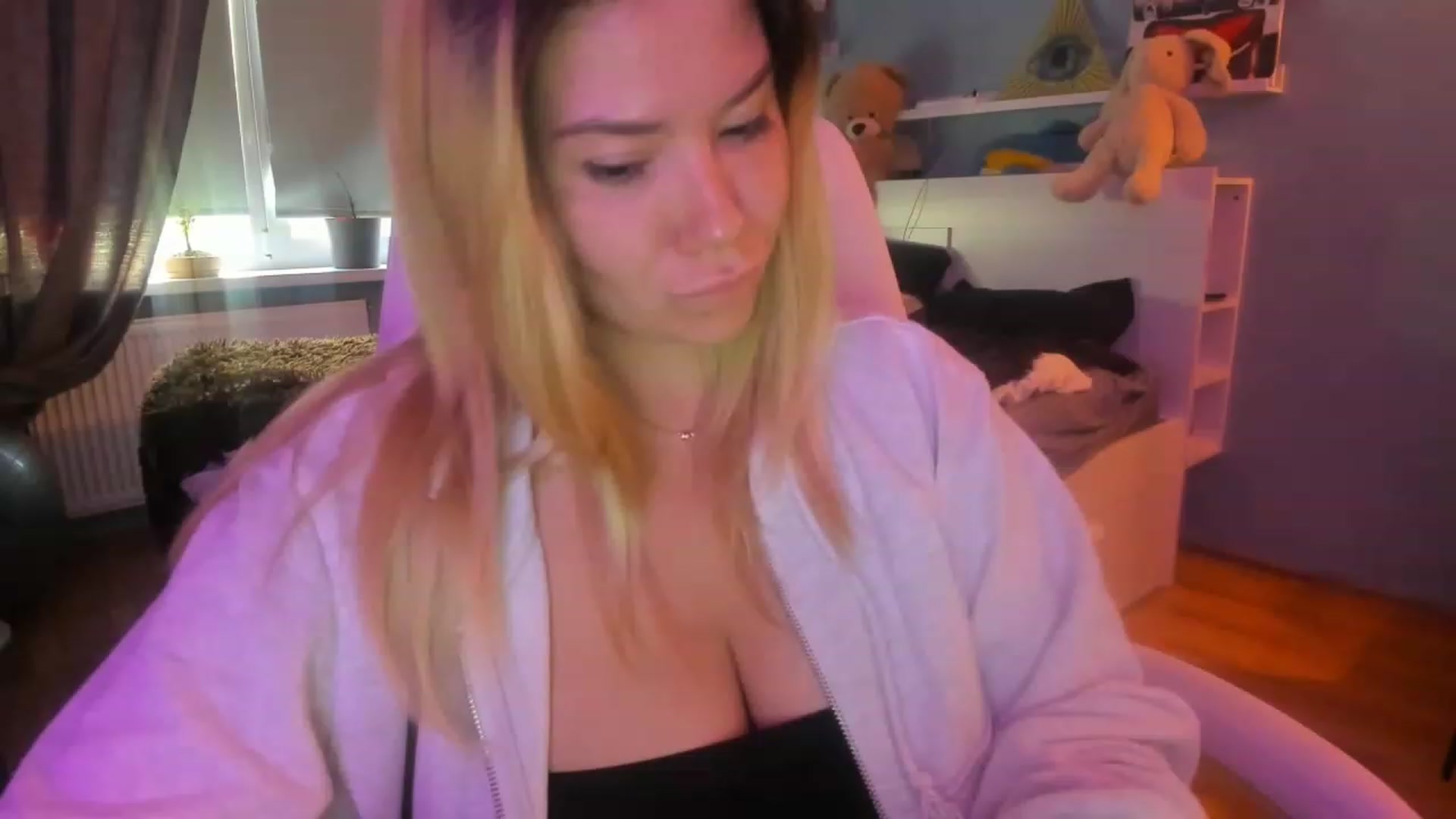 Gallery image thumbnail from NickyBlein's myfreecams stream on, 06/02/2023, 13:37 image 6 of 20