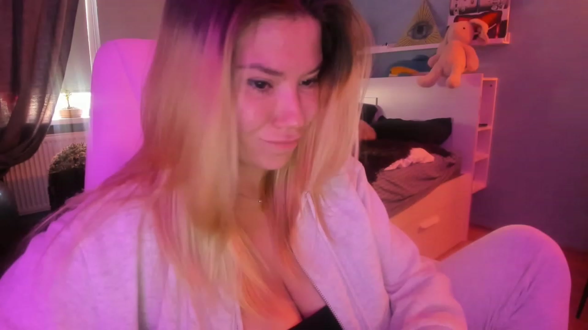 Gallery image thumbnail from NickyBlein's myfreecams stream on, 06/02/2023, 13:37 image 16 of 20