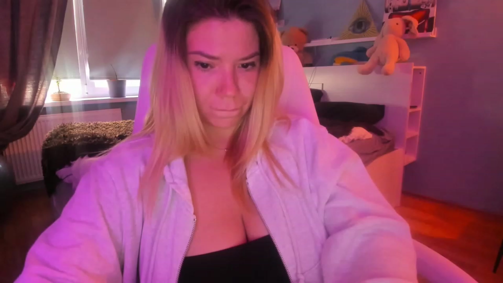 Gallery image thumbnail from NickyBlein's myfreecams stream on, 06/02/2023, 13:37 image 17 of 20