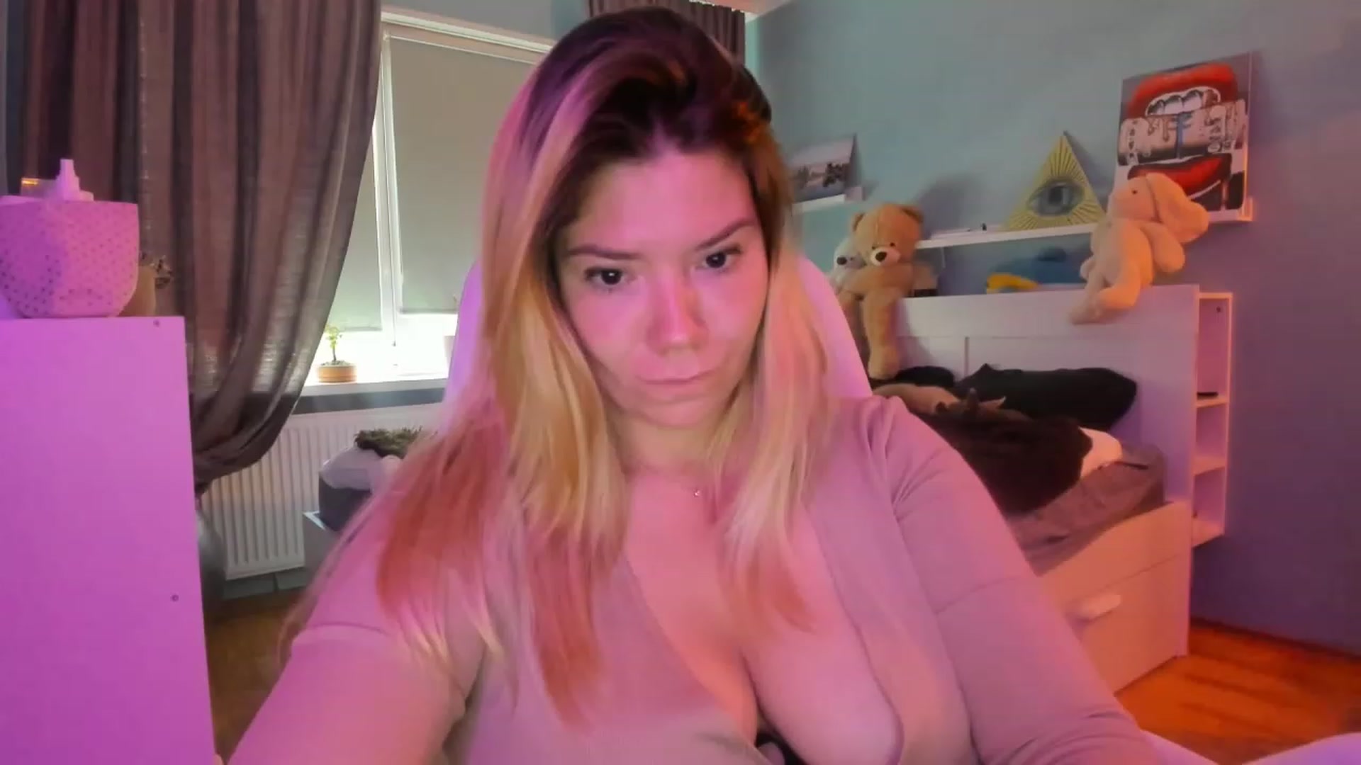 Gallery image thumbnail from NickyBlein's myfreecams stream on, 06/03/2023, 13:32 image 18 of 20