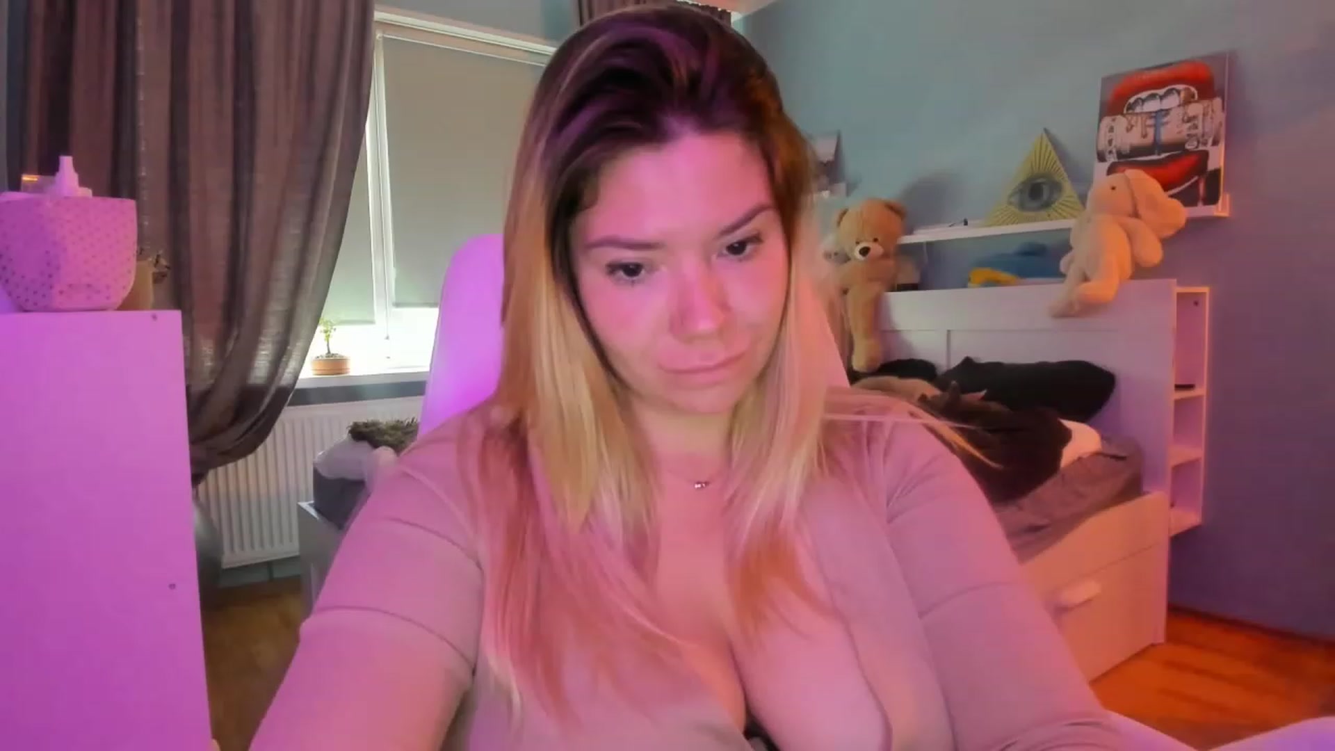 Gallery image thumbnail from NickyBlein's myfreecams stream on, 06/03/2023, 13:32 image 19 of 20