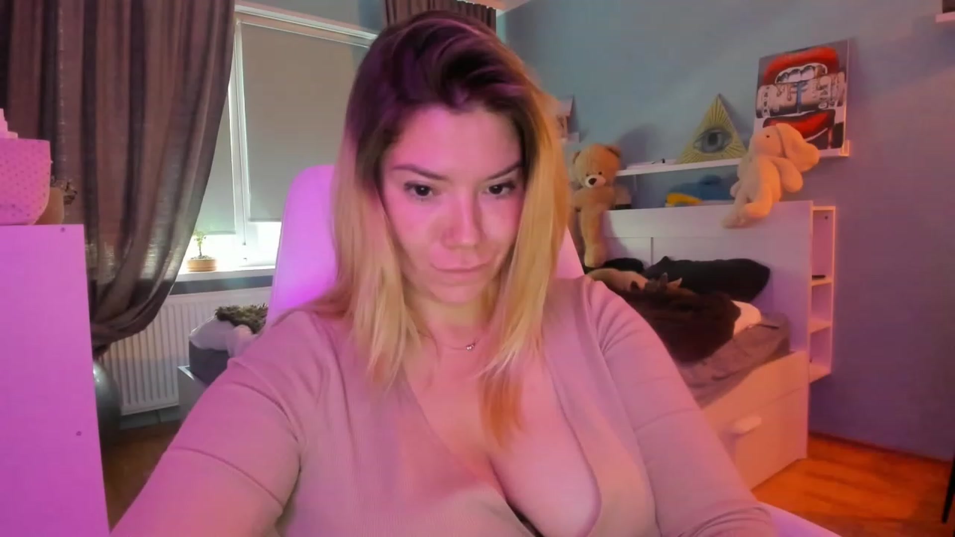 Gallery image thumbnail from NickyBlein's myfreecams stream on, 06/03/2023, 13:32 image 2 of 20